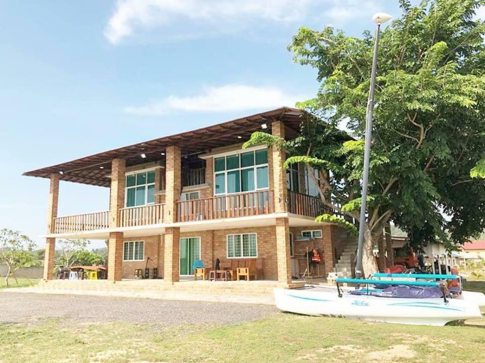 Ombak Deru Lodge Marang Buitenkant foto