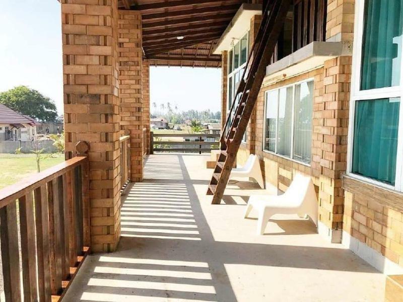 Ombak Deru Lodge Marang Buitenkant foto