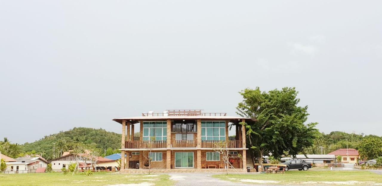 Ombak Deru Lodge Marang Buitenkant foto
