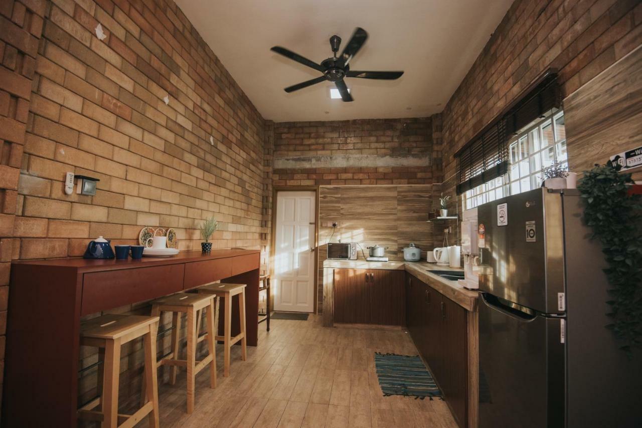 Ombak Deru Lodge Marang Buitenkant foto