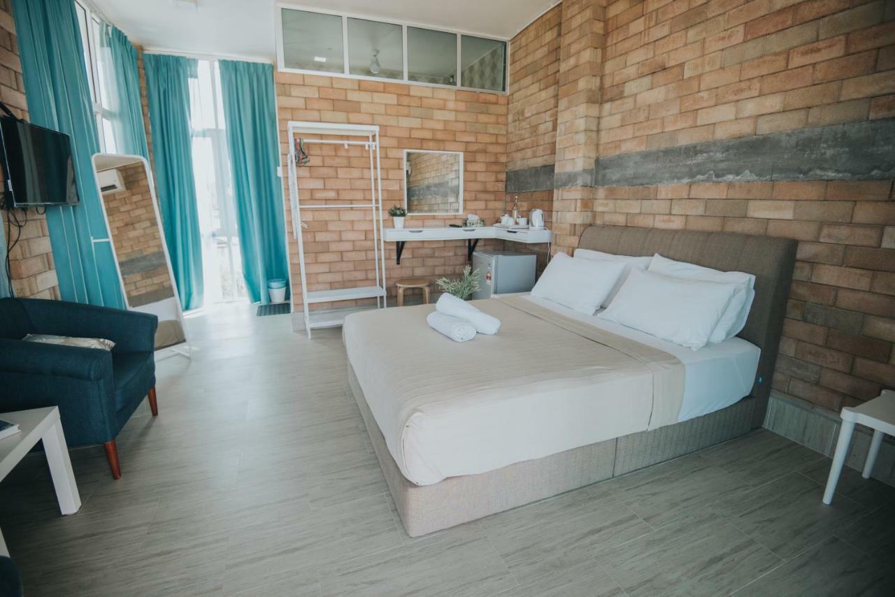 Ombak Deru Lodge Marang Buitenkant foto